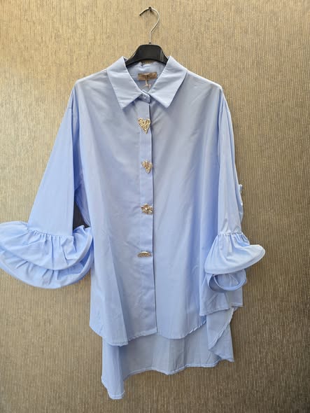 blouse  met roesel mouwen en gouden knopen 1 maat blauw