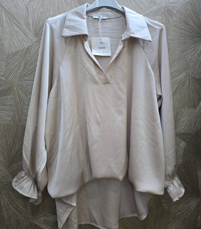 blouse satijn met kraag 1 maat beige