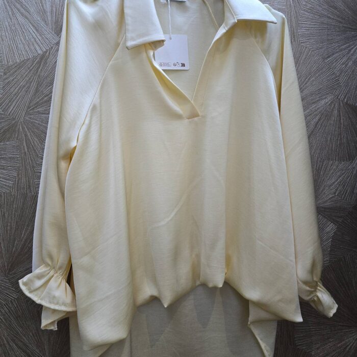 blouse satijn met kraag 1 maat geel