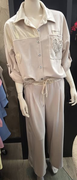 2 delig blouse met broek beige