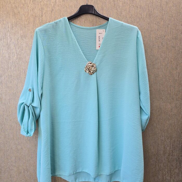 blouse met gouden broche maat 44tm 48 aqua