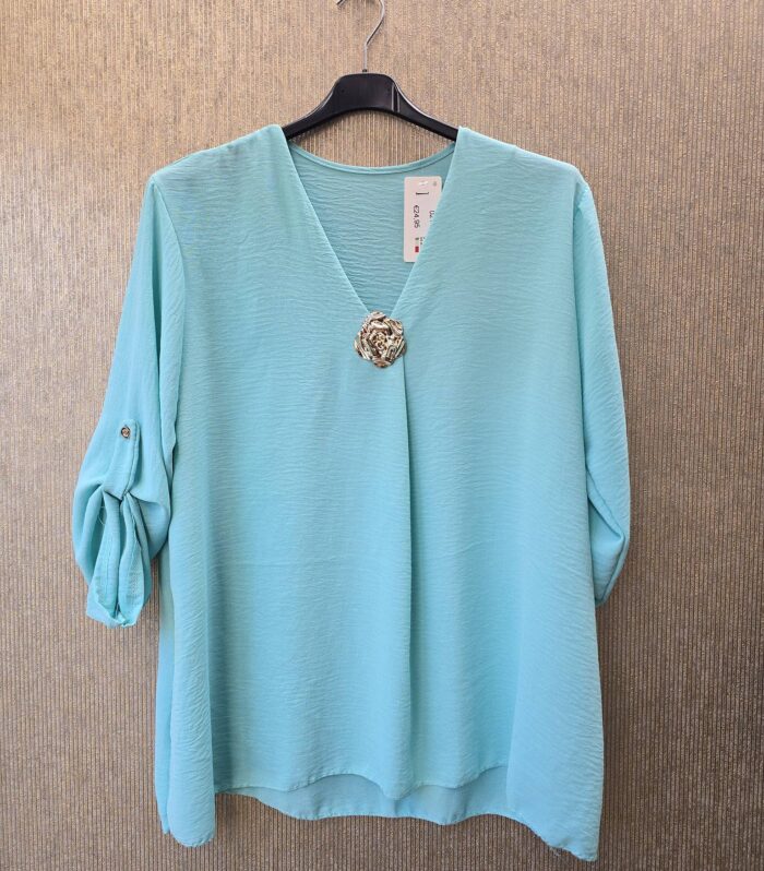 blouse met gouden broche maat 44tm 48 aqua