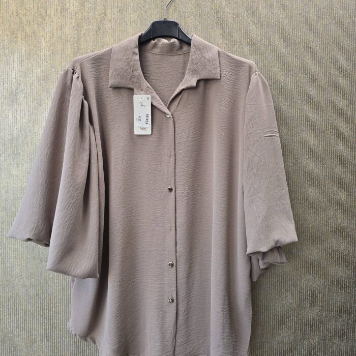 blouse met pofmouwen maat 46 tm 52 beige