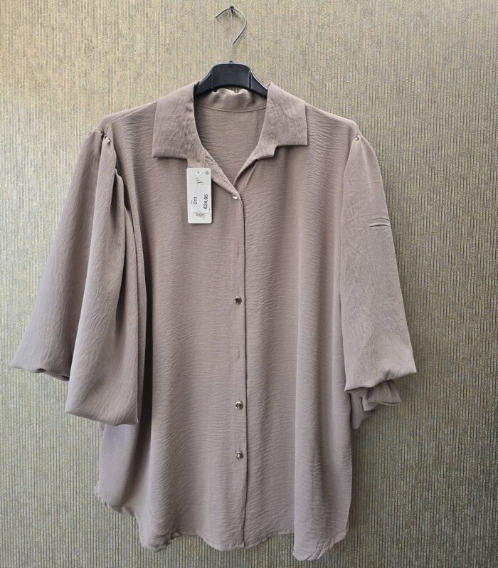 blouse met pofmouwen maat 46 tm 52 beige