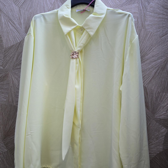 blouse met strik en gouden detail 1 maat - geel