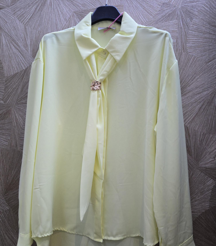 blouse met strik en gouden detail 1 maat - geel