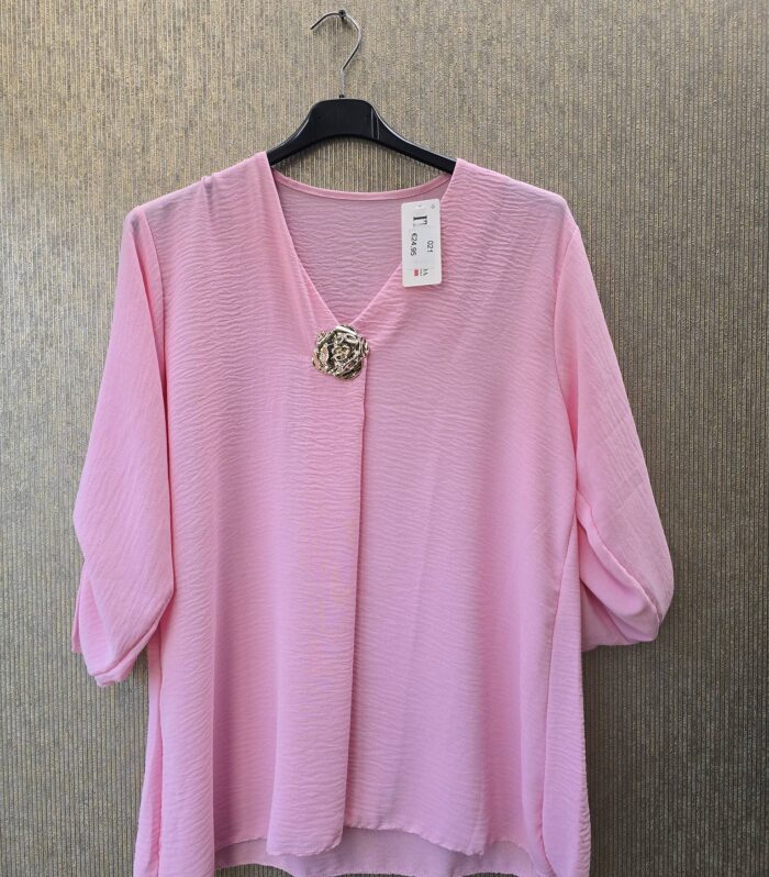 blouse met gouden broche maat 44tm 48 roze