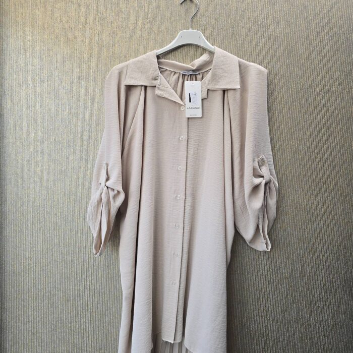 blouse grote maat 46 tm 52 plisse achterkant beige