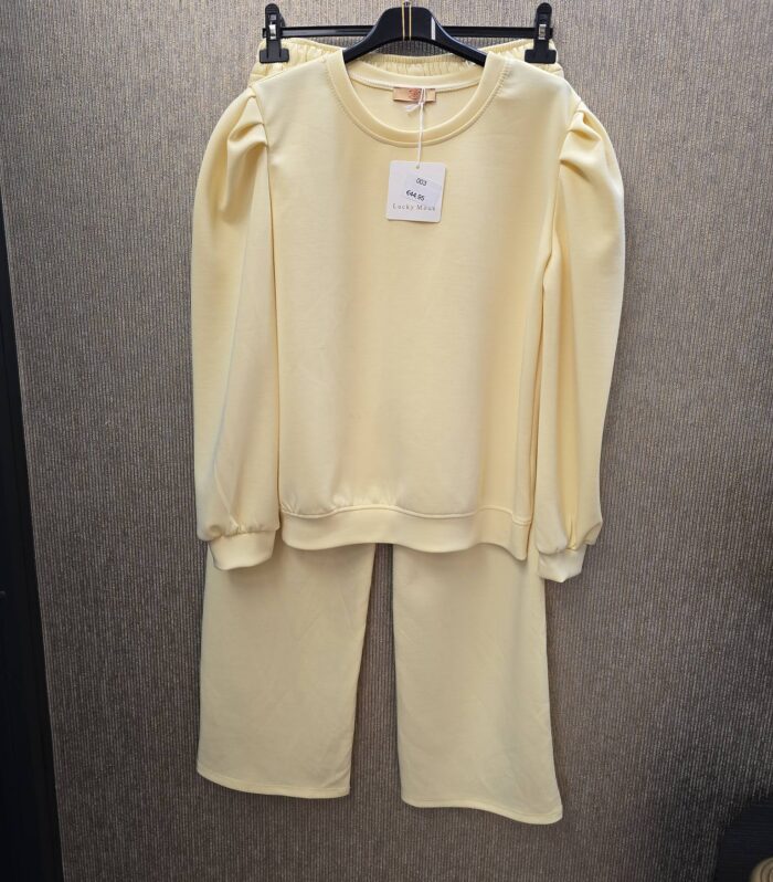 2 delig huispak met pofmouw 1 maat geel